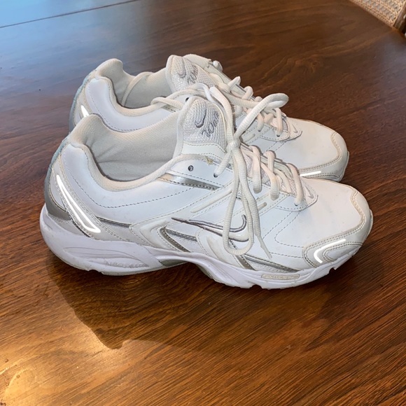 90s Vintage Nike Air Walk Women’s Sneakers 7.5
